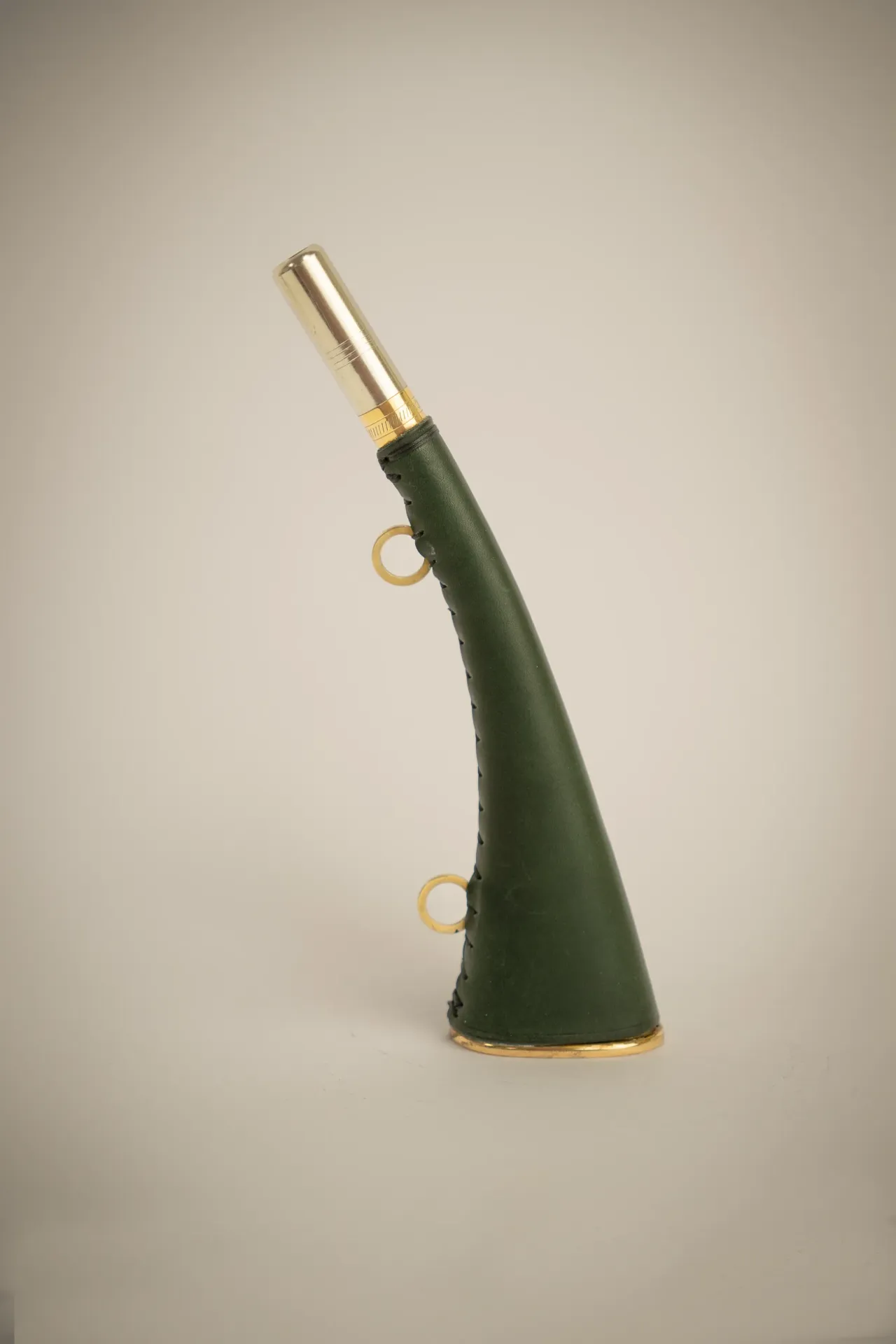 172/3V - Trompe Plate Gainée Vert - 22cm - "ARTEMIS 22" - Embout Moyen