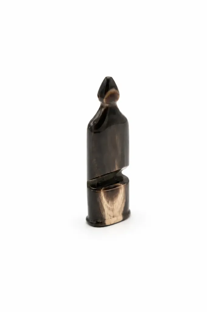 83 - Sifflet plat "Chasseur", buffle avec lacet (Sachet de 10)