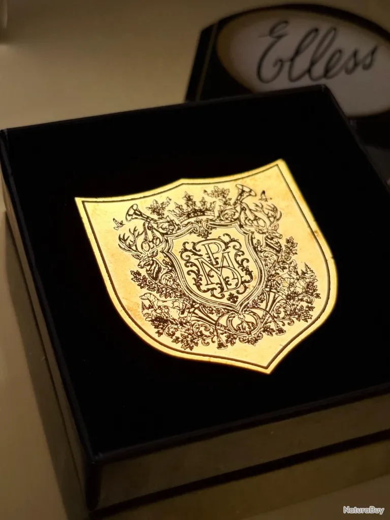 Blason Trompe directement chez ELLESS France. Personnalisation faite dans nos ateliers !