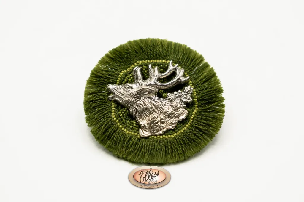 87 - Broche - Présentation de cerf